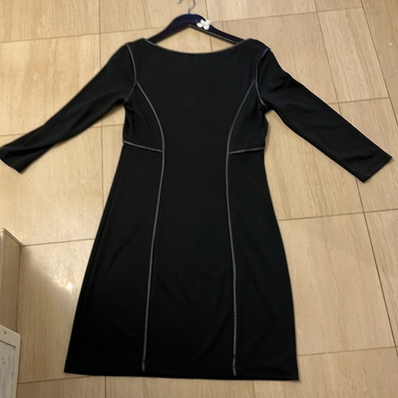 Sweet dress with nice trim and buckle in the front - Picture 3 of 4